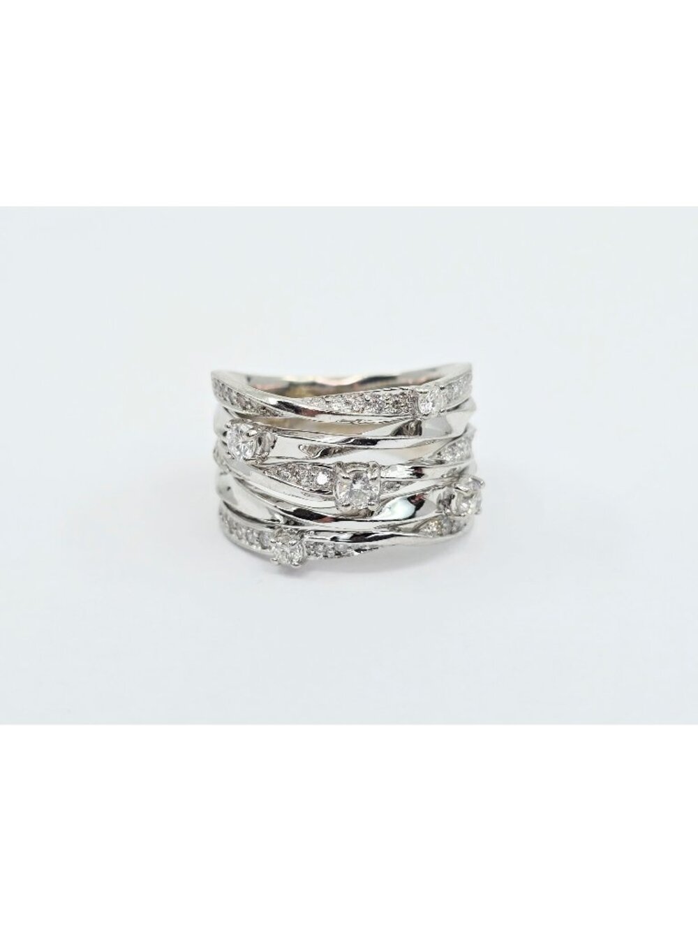 Beautiful 14K Solid White Gold Interlocking Diamond Wide Band Ring - Size 7